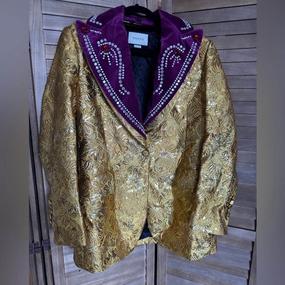 Gucci x Vintage and costume made
Size: Men's 46R

$3,800 10% off - Picture 5 of 7